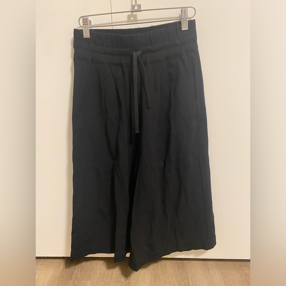 Aritzia Babaton Black Luiz Cropped
Wide Leg Pants Size XSmall